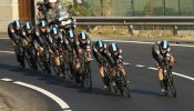 El Team Sky vence en la contrarreloj inicial y da el maillot rojo a Kennaugh