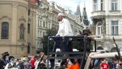 Un activista antimusulmán simula una invasión del Estado Islámico en Praga