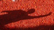 Bunyol lanza 160 toneladas de tomate en una Tomatina contra la violencia machista y homófoba