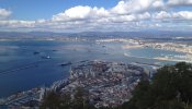 Un vertido de un barco atracado en Gibraltar llega a la bahía de Algeciras