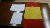 Un Ayuntamiento de la CUP envía su bandera de España al Gobierno "en vista del desuso que tiene"