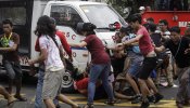 Un furgón policial arrolla a varios manifestantes en Filipinas