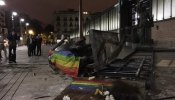 El Ayuntamiento de Barcelona retira la estatua ecuestre de Franco decapitada tras ser derribada