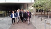 La alcaldesa de Badalona denuncia la "instrumentalización de la justicia" a las puertas del juzgado