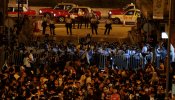 Cientos de manifestantes se atrincheran junto a la oficina de Gobierno de China en Hong Kong