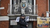 Assange, interrogado en Londres por supuesto delito de violación