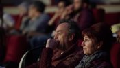 Los españoles escuchan música, leen y van al cine más que hace cuatro años