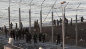 Amnistía denuncia devoluciones en caliente en Ceuta tras los intentos de saltar la valla de 1.100 inmigrantes