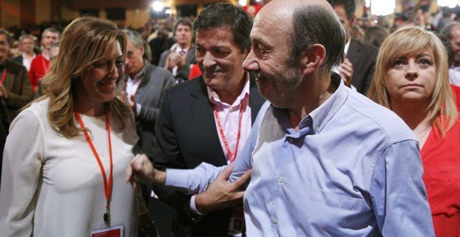 El PSOE acusa a Podemos de "llamar la atención" con su petición de que Rubalcaba acuda a la comisión sobre Fernández Díaz