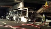 Al menos 16 muertos en un accidente de autobús con jóvenes en Italia