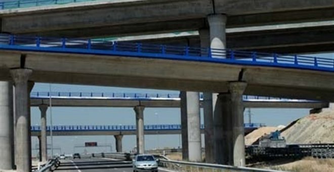 Fomento planea pagar con los peajes la deuda de las autopistas que rescate