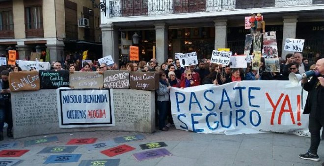 Centenares de personas muestran su apoyo a los refugiados en Madrid