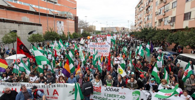 Decenas de miles de personas participan en la Marcha de la Dignidad del 28-F andaluz