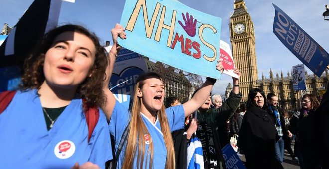 Gran manifestación en Londres en defensa de la sanidad pública británica