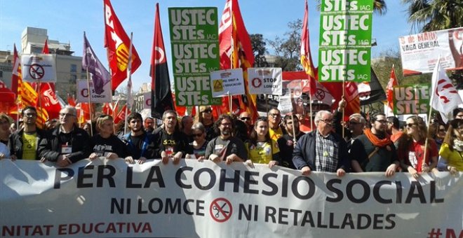 Unes 7.500 persones es manifesten a Barcelona contra la LOMCE