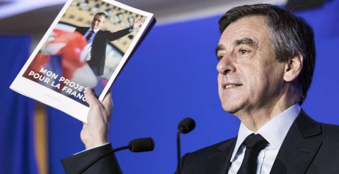 Fillon recibió dinero de los dos hijos a los que contrató con fondos públicos