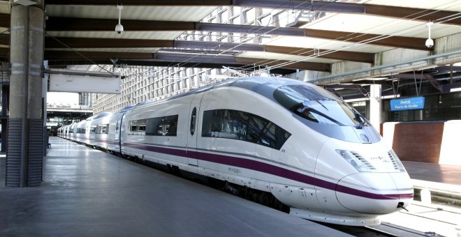 Casi 400 viajeros afectados por la avería de un AVE que conecta Sevilla con Barcelona