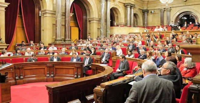 JxSí i la CUP tomben les esmenes d'una oposició crispada contra la reforma del reglament del Parlament