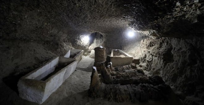 Descubierta una tumba con 17 momias en Egipto