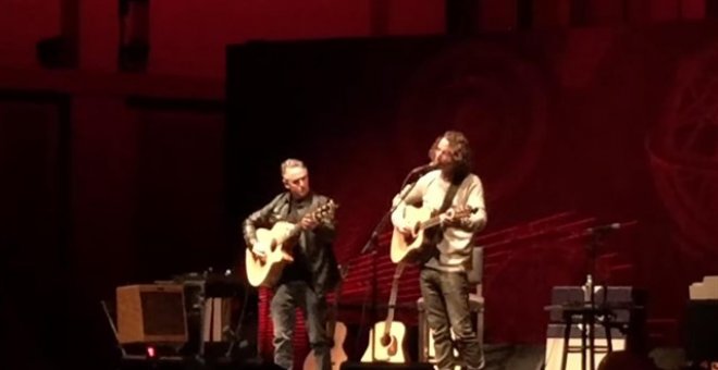 Miembros de Pearl Jam rinden tributo a Chris Cornell