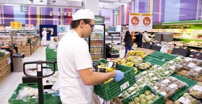 El precio de la fruta se hunde en el campo y se dispara en el supermercado