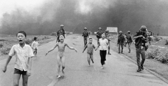 45 años de la foto de la niña víctima del napalm, símbolo de la Guerra de Vietnam