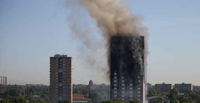 La policía eleva a 17 los muertos en el incendio de Londres