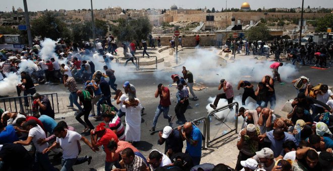 Tres palestinos muertos y cerca de 200 heridos en las protestas de Jerusalén