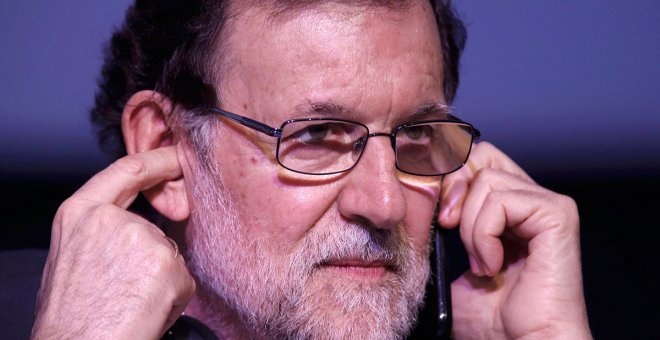 Dimisiones, mociones de censura y corrupción: así fue el verdadero año de Rajoy