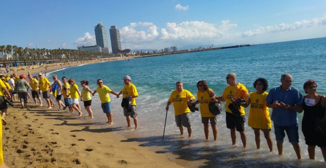 La Barceloneta clama contra la massificació turística