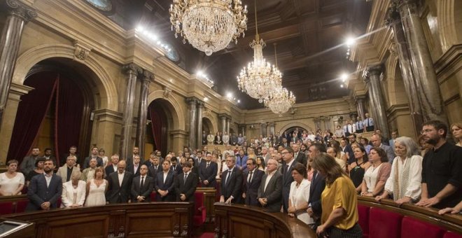 El Parlament llama a derrotar al terrorismo desde la diversidad y alaba la eficacia de la Policía