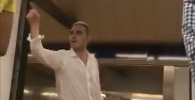 Pasajeros del Metro de Madrid se enfrentan a un neonazí que insultó a una pareja magrebí