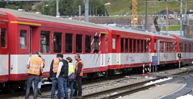 Un choque entre dos trenes en Suiza deja al menos 30 heridos