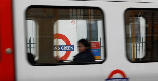 Una mujer es agredida en un tren de Londres por hablar en español por teléfono