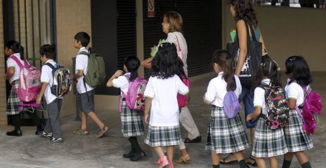 El Congreso pide al Gobierno que elimine la falda obligatoria en el uniforme del colegio