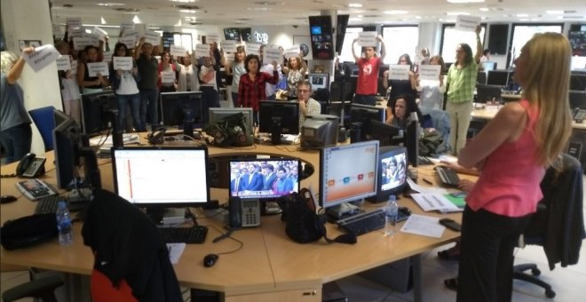 Los periodistas de TVE protestan contra la dirección: "Vergüenza, vergonya"