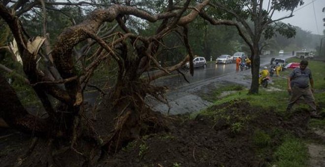 Al menos 23 muertos y 27 desaparecidos en Centroamérica por la tormenta Nate