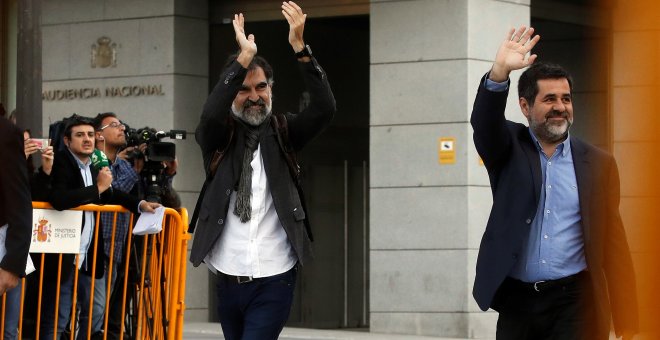 La Fiscalía dice que 'los Jordis' no se manifestaron sino que alentaron una "masa hostil" contra la comisión judicial