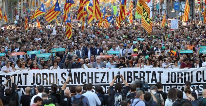 Centenars de milers de persones criden "no passaran"