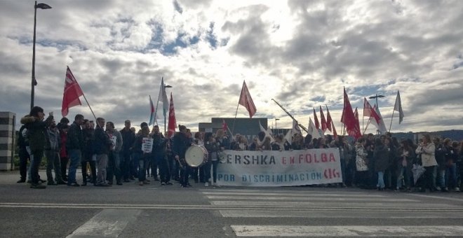 Las trabajadoras de Bershka llevan su protesta a la sede de Inditex