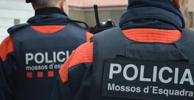 Los Mossos registran una librería de Barcelona por tenencia y venta de pornografía infantil