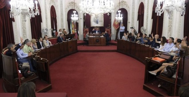 Cádiz aprueba cambiar el nombre de la avenida 'Ramón de Carranza' por '4 de diciembre de 1977'