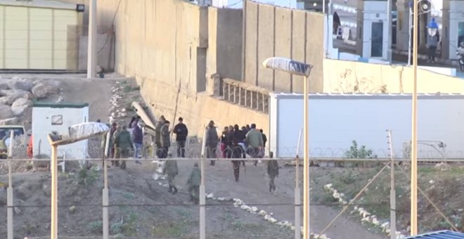 Unas 800 personas intentan saltar la valla de Ceuta