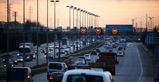 Més de 30 camions punxen les rodes a l'AP7