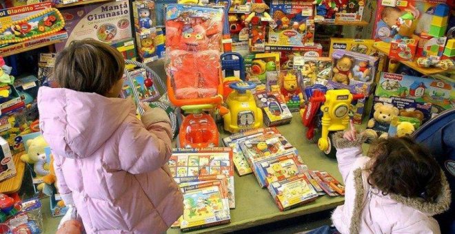 Consumo alerta de casi 50 productos, la mitad de ellos juguetes, por "riesgo grave"