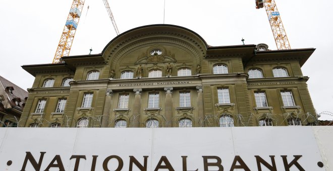 El Banco de Suiza rescata al fabricante de sus billetes