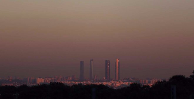 El Ayuntamiento de Madrid podría pagar el abono transporte a conductores que den de baja un coche contaminante