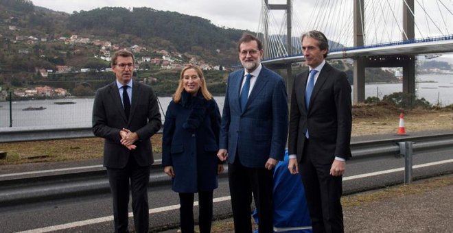 Rajoy aprovecha la inauguración de un puente para reivindicar la Transición