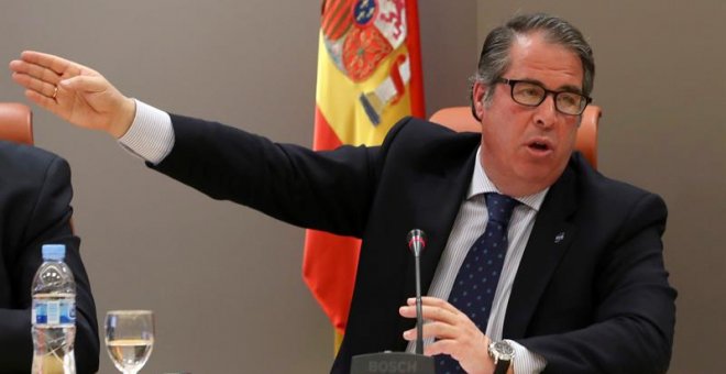 El director de la DGT ironiza por estar durante la nevada de la AP-6 en Sevilla, "donde funciona el teléfono e internet"