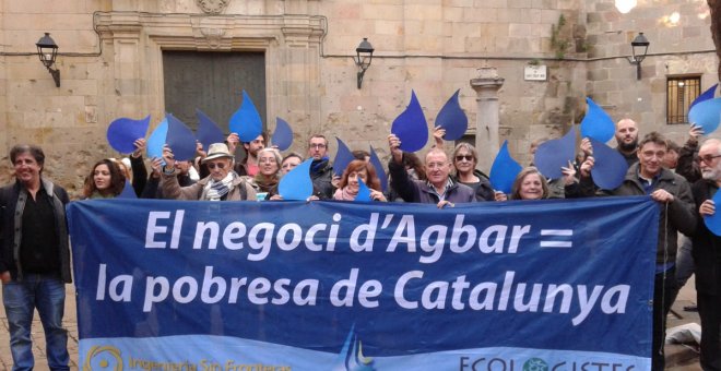 La iniciativa ciutadana per remunicipalitzar l'aigua a Barcelona topa amb el rebuig d'Agbar